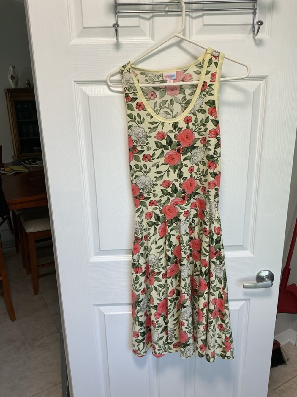 LuLaRoe Summer Sleeveless Floral Fit & Flare Dress in Cream and Rose Sz XS